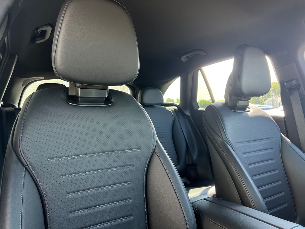 Certified Used 2025  Mercedes-Benz GLC 300 image 24