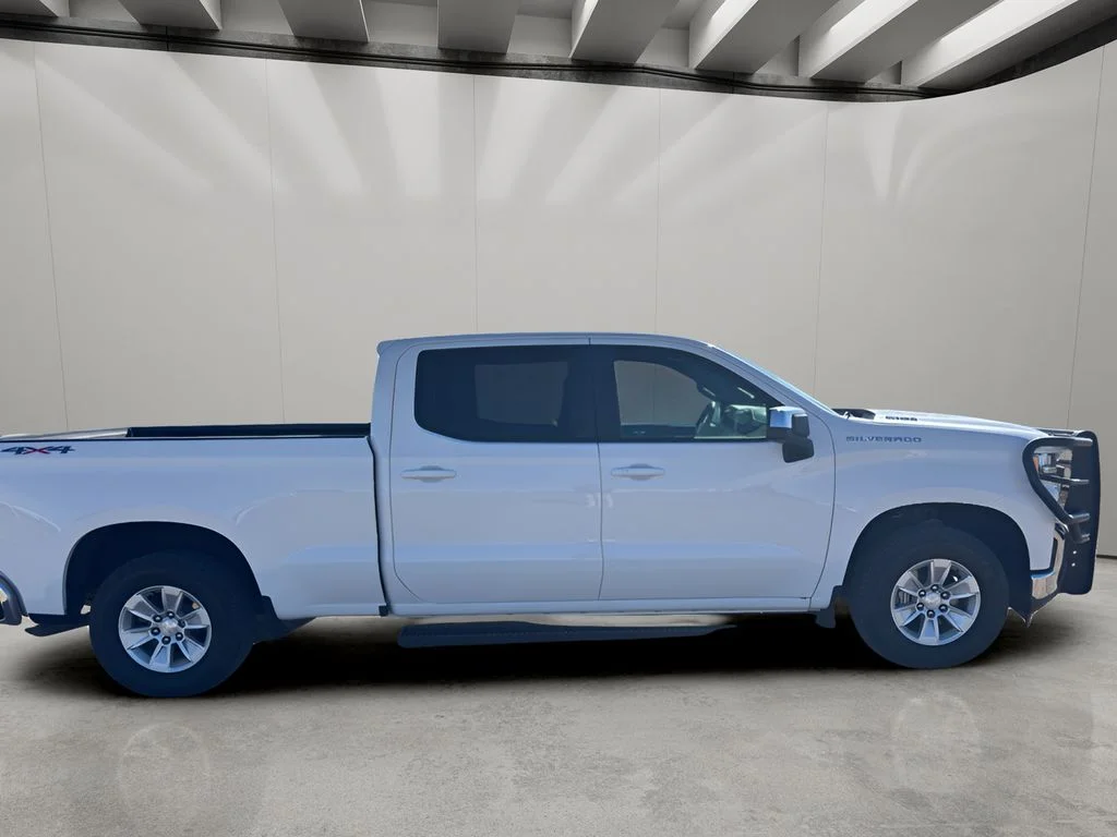 Used 2022 Summit White Chevrolet LT image 6
