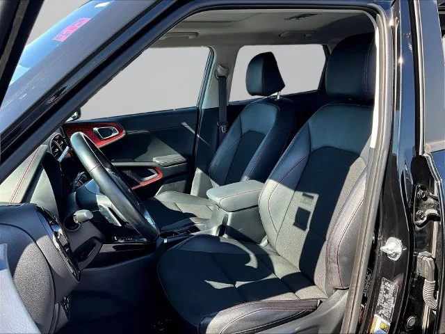 Used 2022 Black Kia Turbo image 25