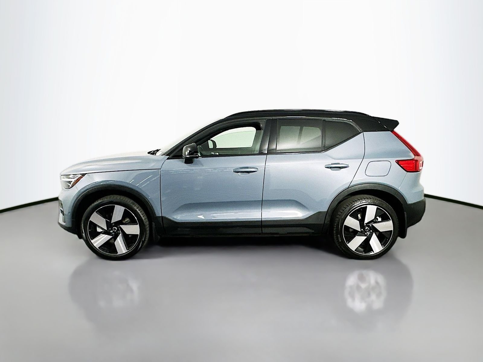 Used 2023 Gray Metallic Volvo Ultimate image 4