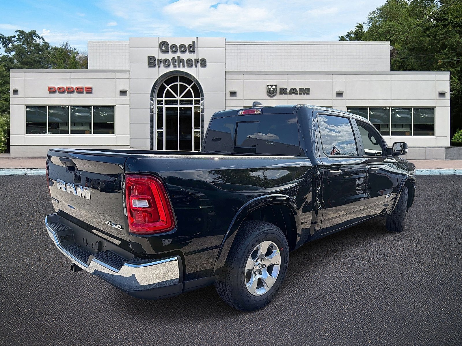New 2027 Diamond Black Crystal Pearl-Coat Exterior Paint RAM Big Horn Crew Cab 4x4 5