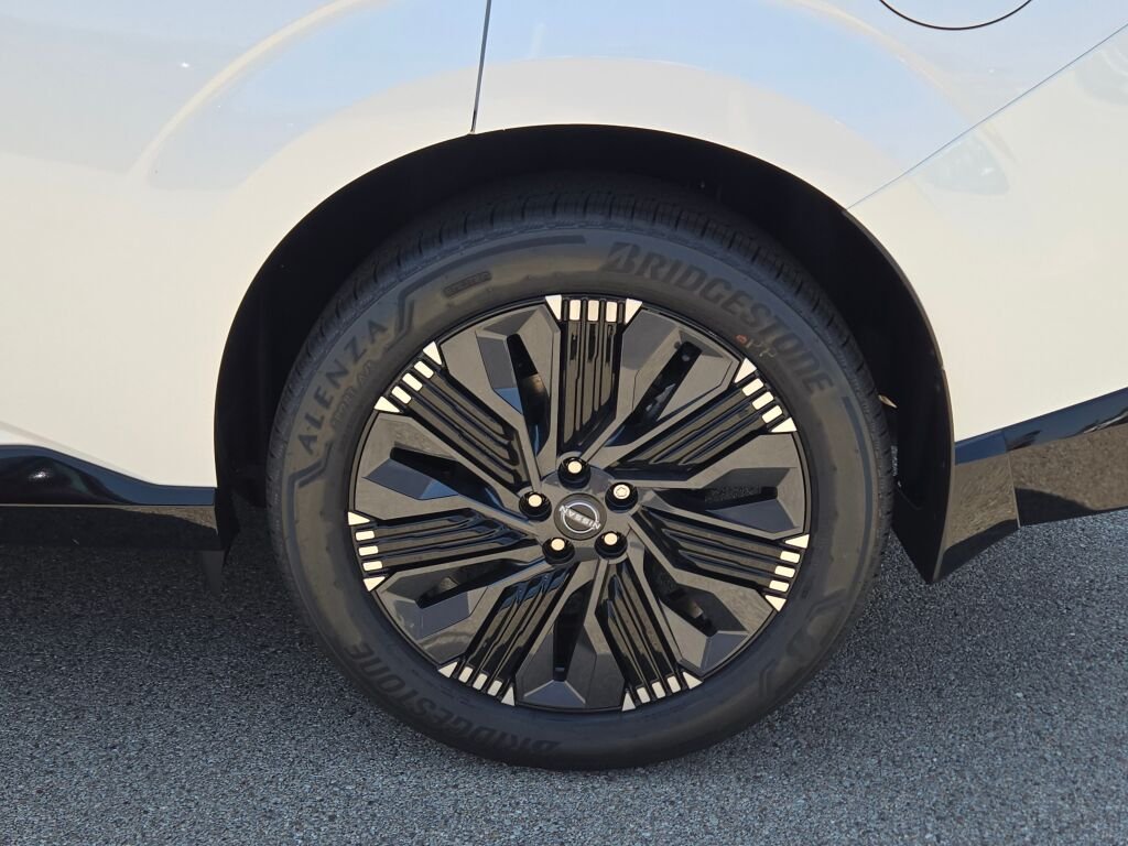 New 2026 White Nissan Platinum image 17