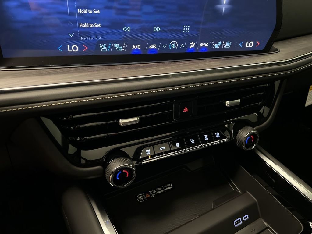 2026 Chevrolet Suburban Premier - Photo 18