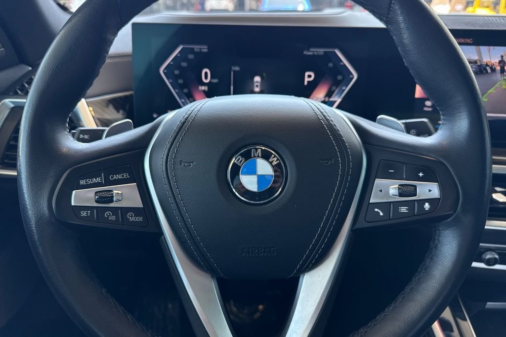 Used 2024 White BMW xDrive40i image 29