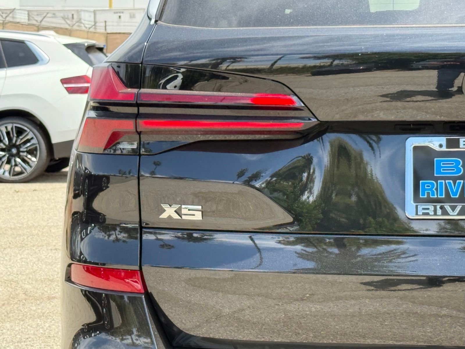 New 2026 Black Sapphire Metallic BMW M60i image 15