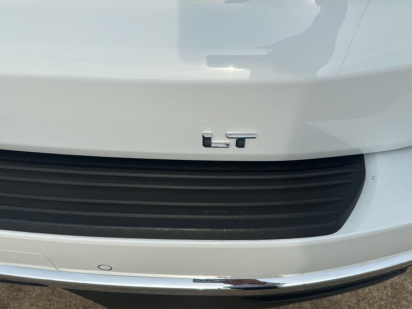 Used 2023 Summit White GMC SLE image 7