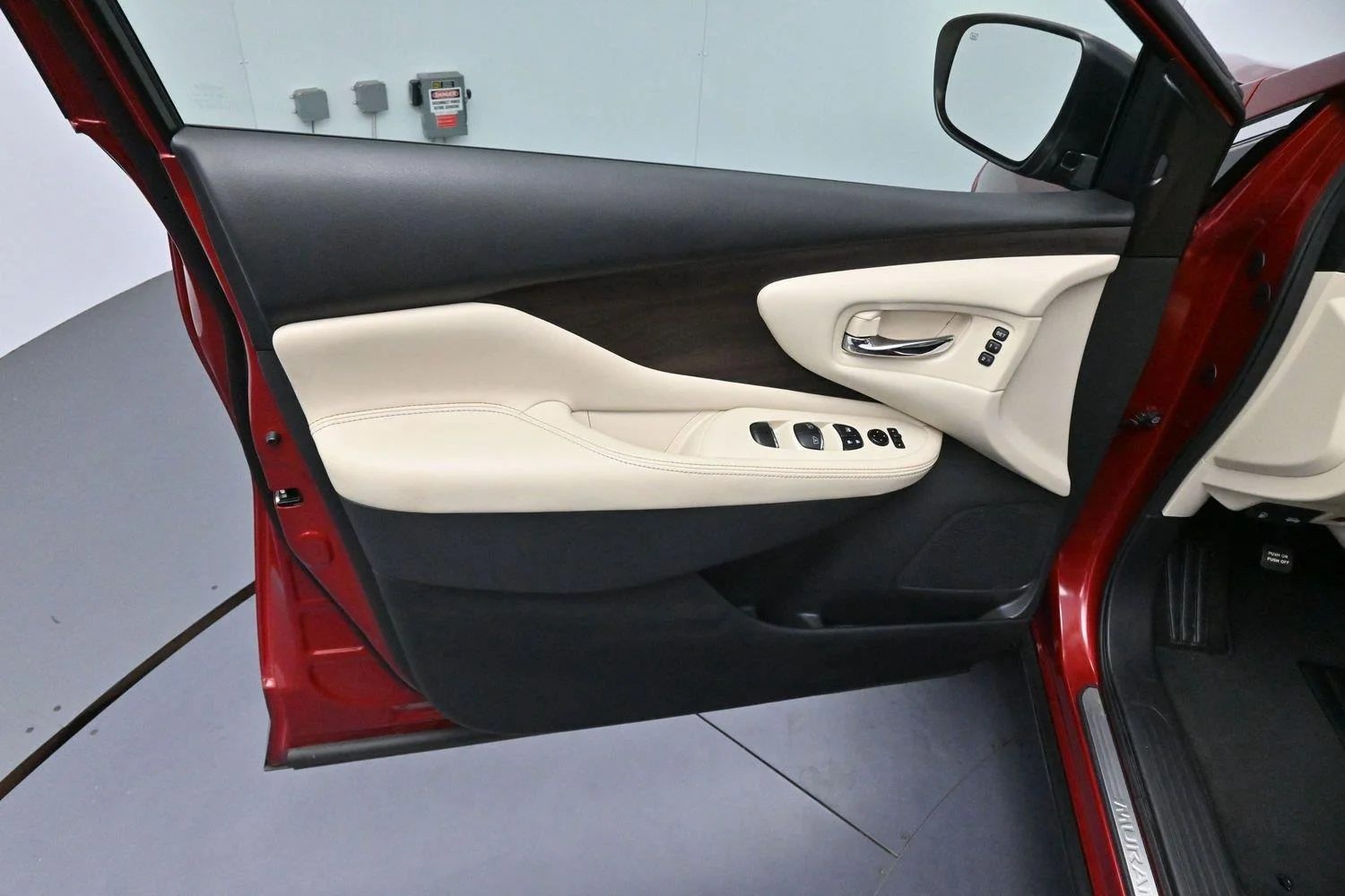 Used 2023 Scarlet Ember Tintcoat Nissan Platinum image 9