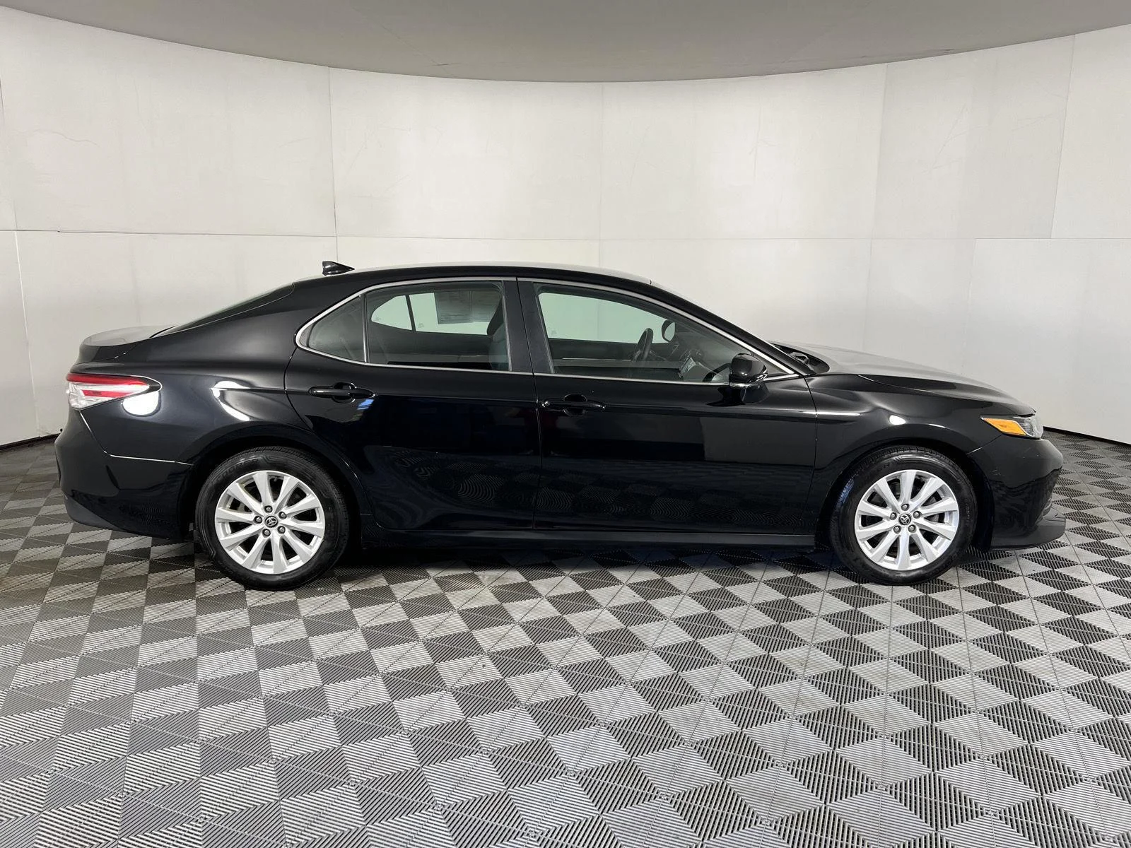 Used 2020 Bk Toyota LE image 34