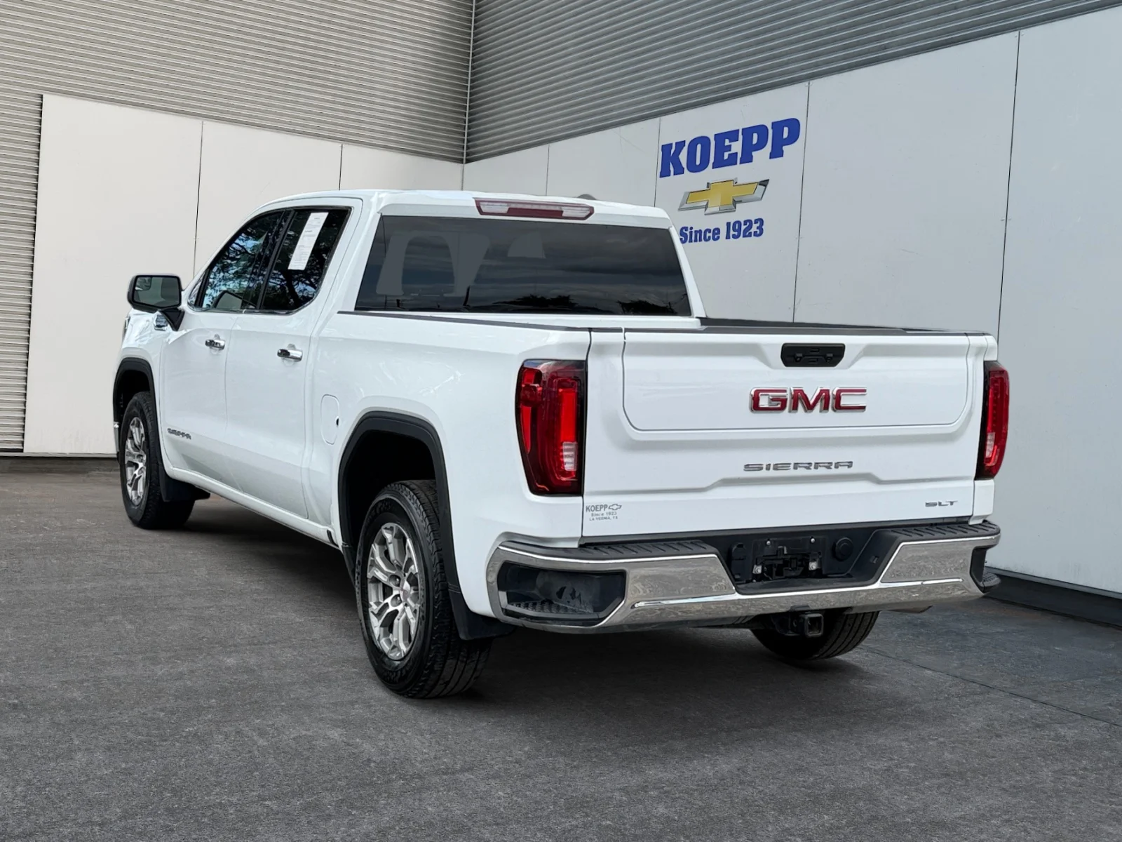 Used 2025 Summit White GMC SLT image 3