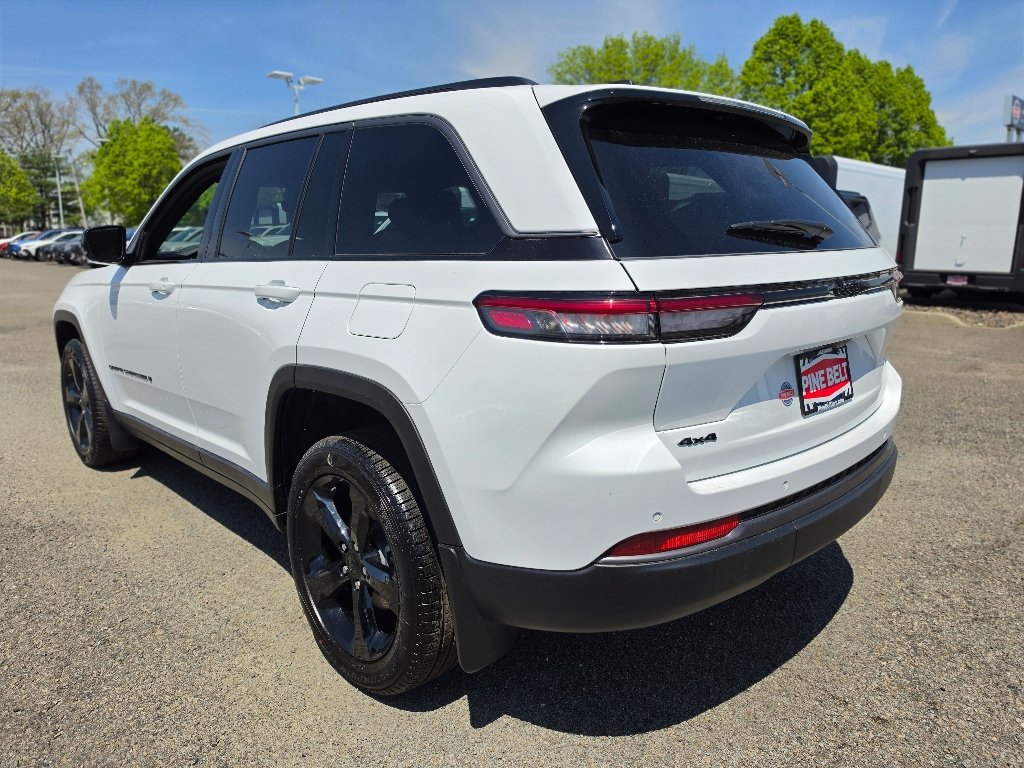 New 2026 Bright White Clear-Coat Exterior Paint Jeep Limited image 10