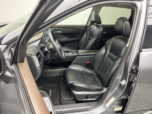 Used 2021 Gun Metallic Nissan SL image 9