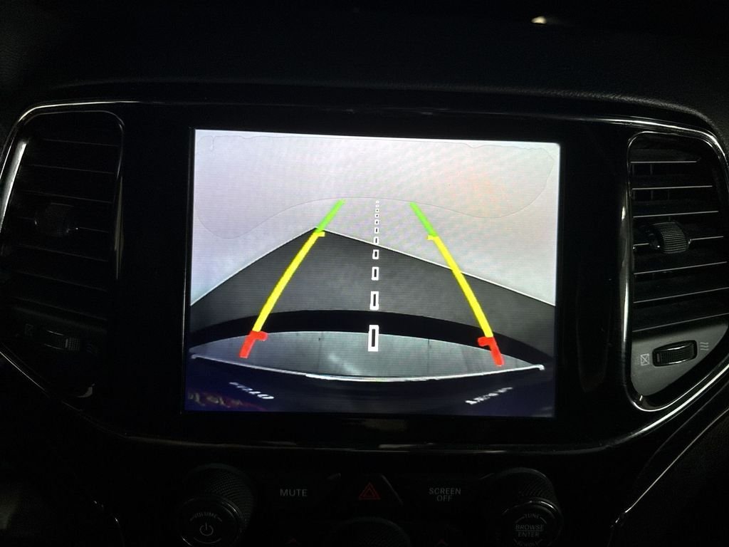 Used 2019 Crystal Metallic Jeep Limited image 30