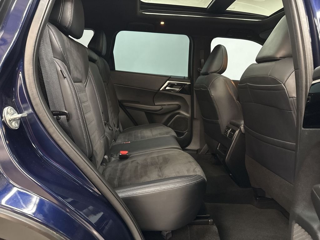 Used 2022 Cosmic Blue Metallic Mitsubishi  image 17