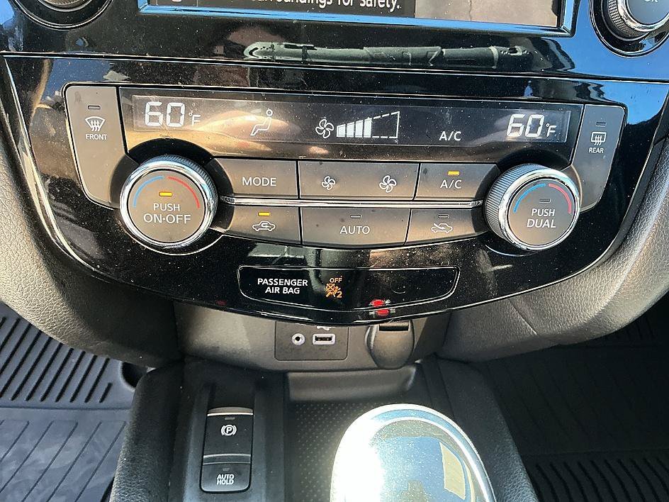 Used 2019 Brilliant Silver Metallic Nissan SV image 19