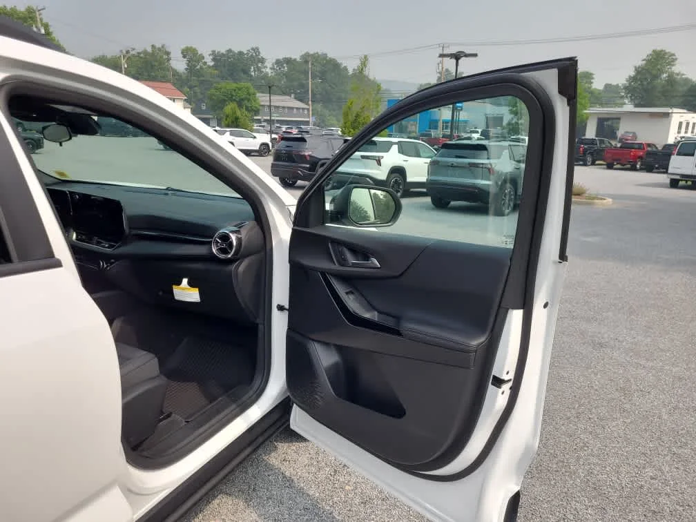 New 2027 Summit White Chevrolet LT image 11