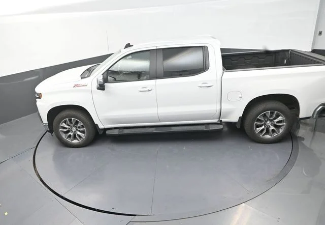 Used 2022 White Chevrolet LT image 26