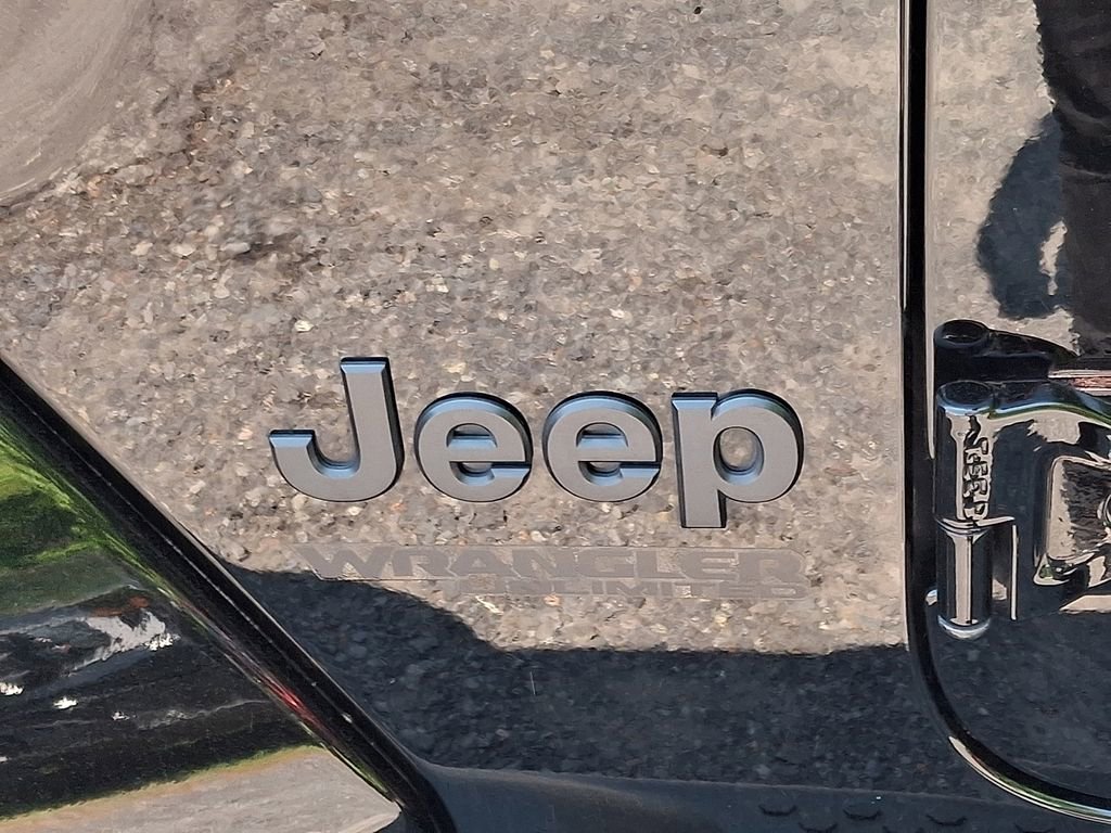 Used 2022 Black Jeep Sahara Altitude 4x4 image 29