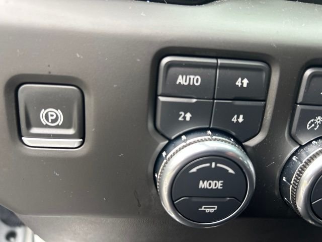 Used 2025 White GMC AT4 image 37