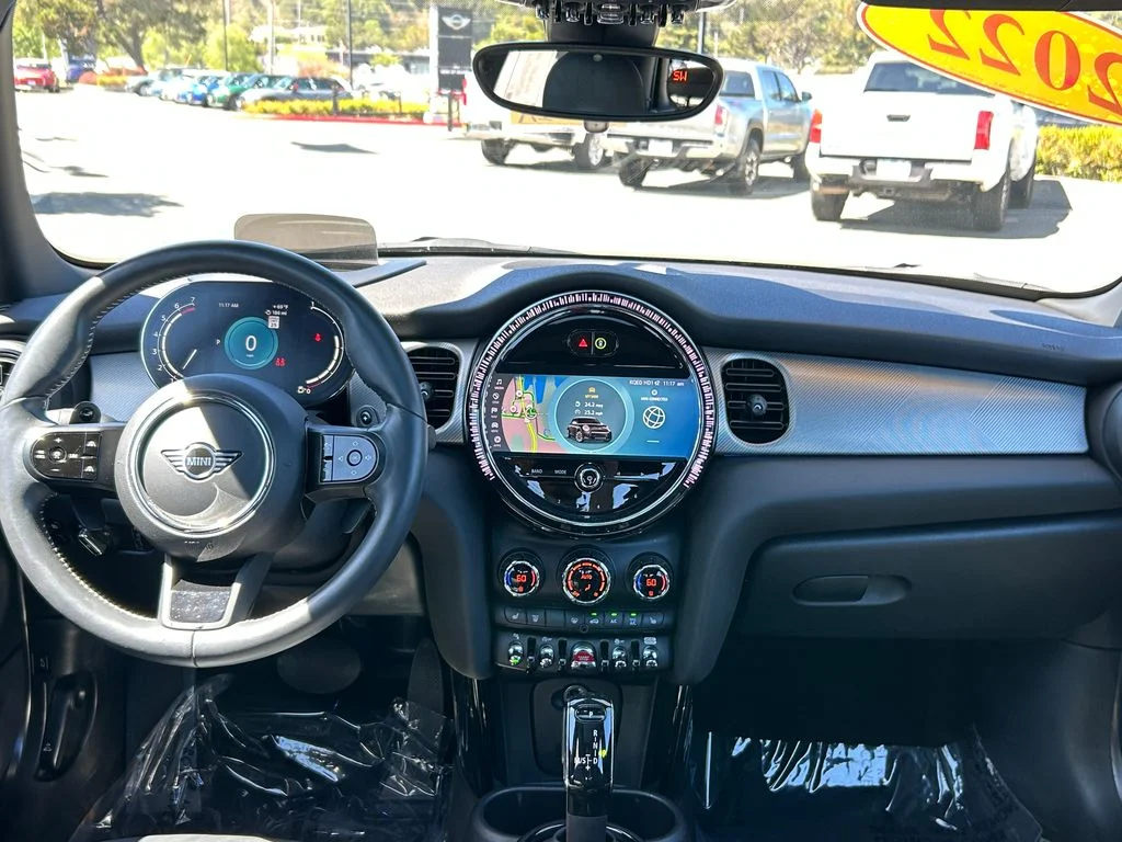 Used 2022 MINI Yours Enigmatic Black met MINI Iconic image 31