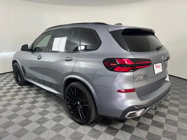 Used 2024 Gray BMW xDrive40i image 5
