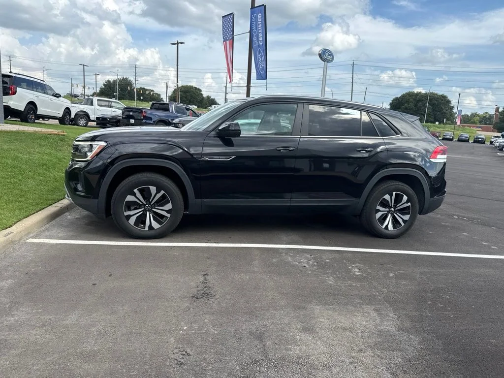 Certified Used 2024  Volkswagen 2.0T SE image 7