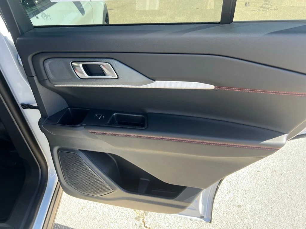 New 2026 Space White Metallic Ford ST-Line image 25