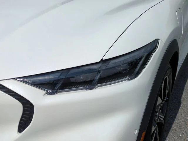 Used 2024 White Ford Select image 9