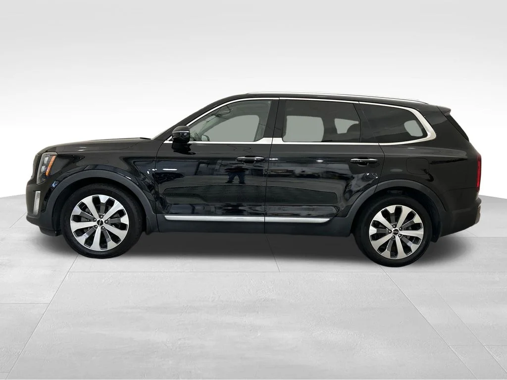 Used 2022 Black Kia SX image 2