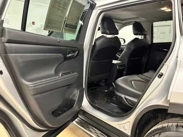 Used 2021 Silver Toyota XLE image 19
