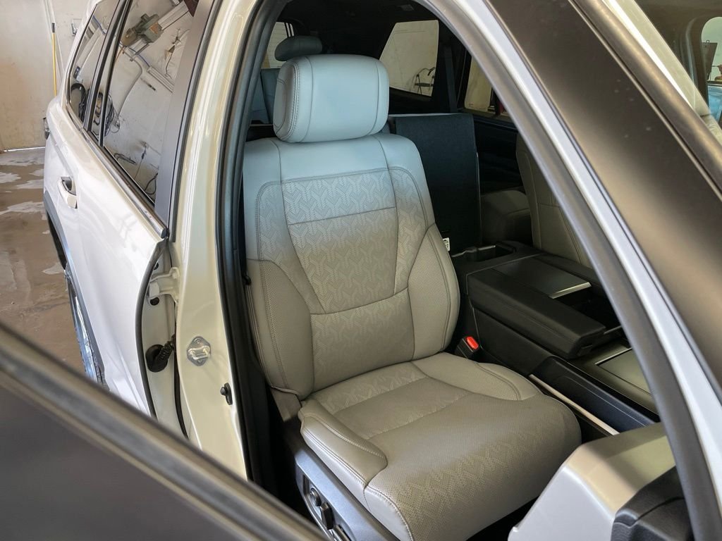Used 2025 White Toyota SR5 image 33