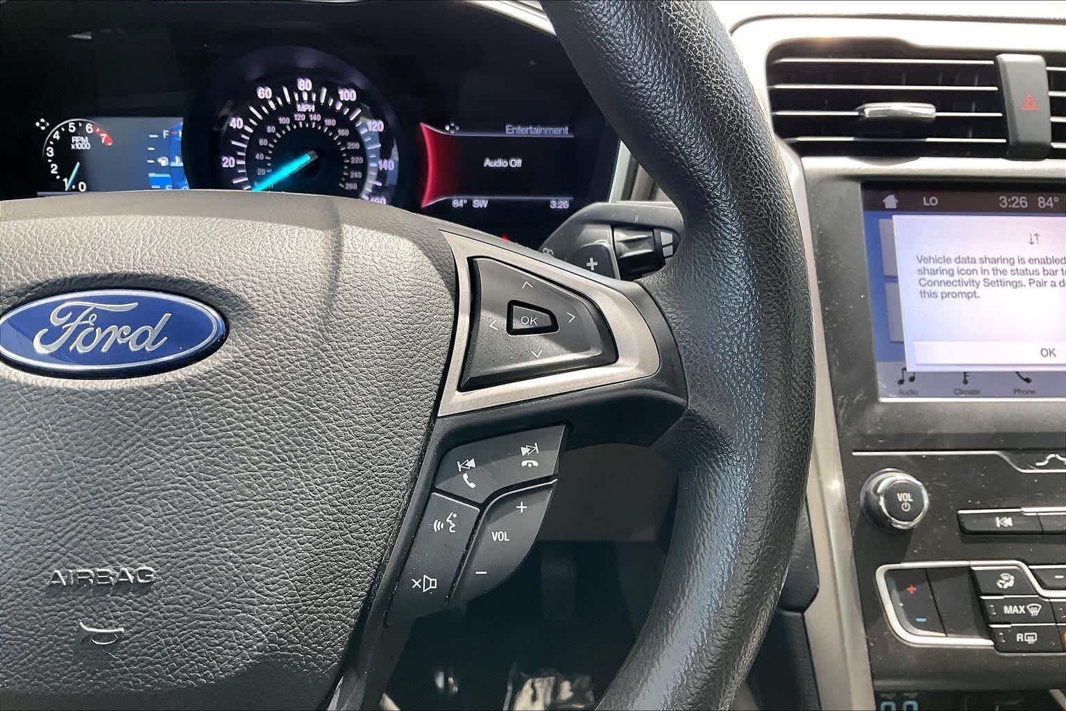 Used 2019 White Gold Metallic Ford SE image 25