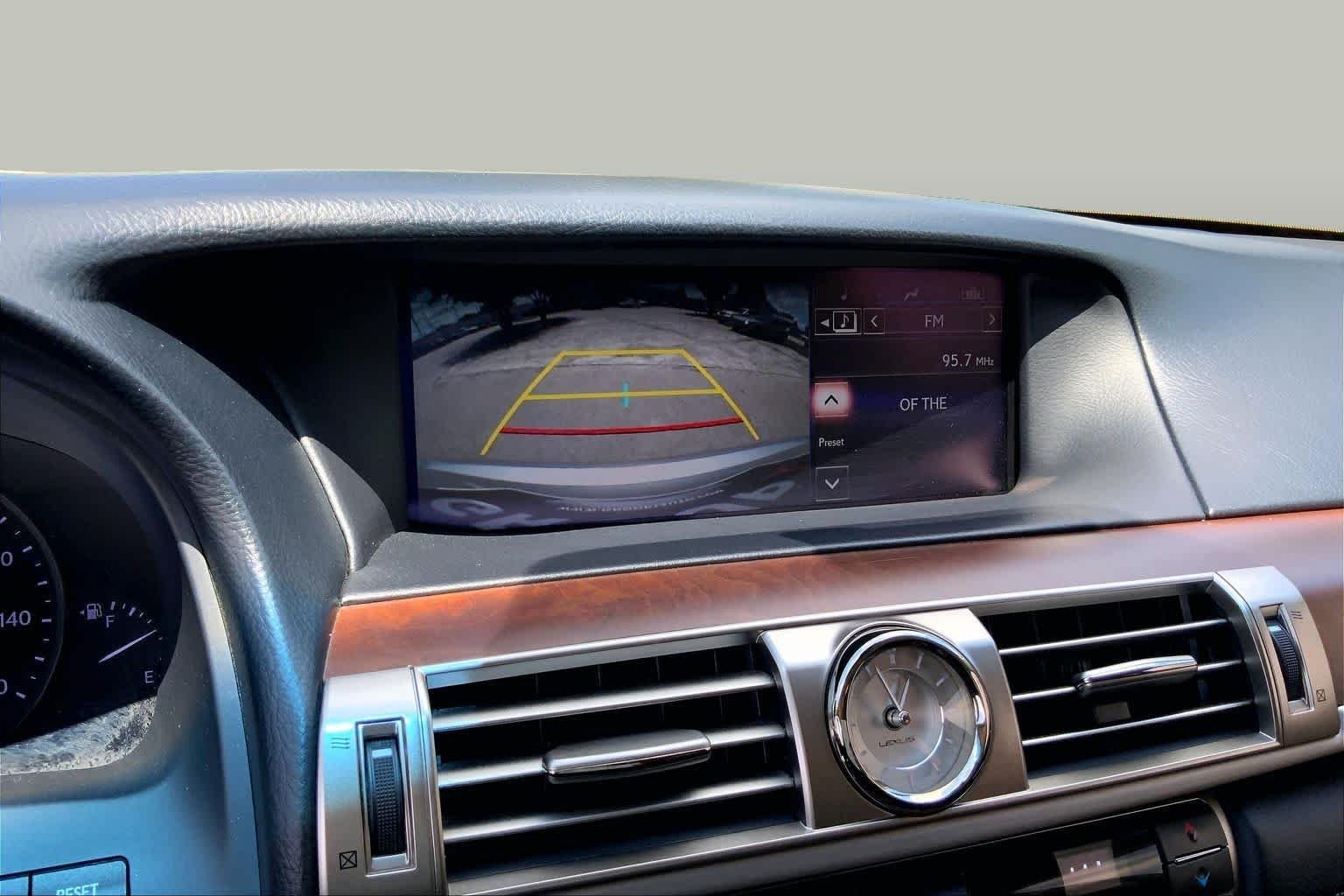 Used 2015 Liquid Platinum Lexus  image 26