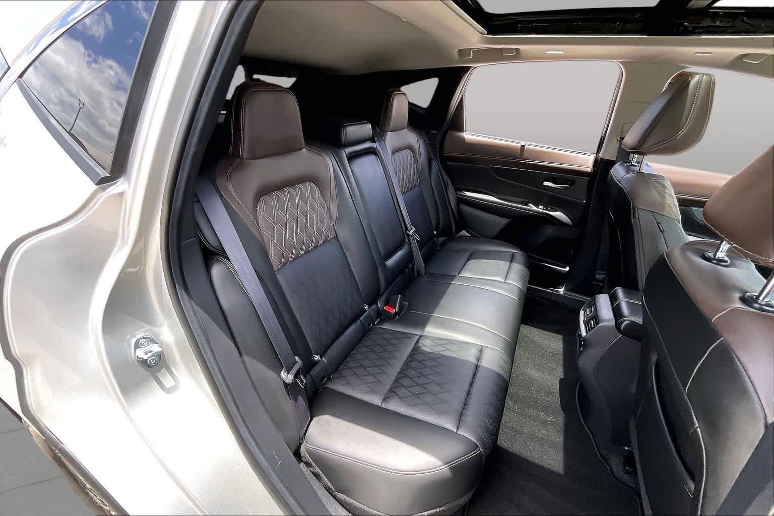 Used 2025 Silver Nissan Platinum image 21