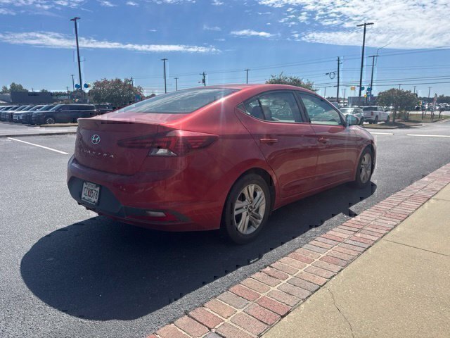 Used 2020 Red Hyundai SE image 7