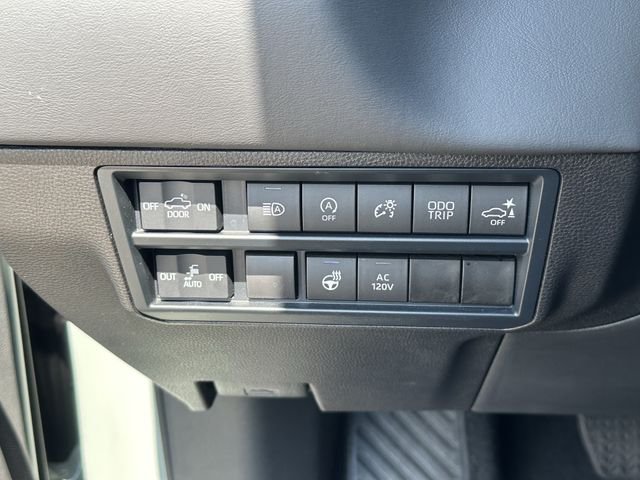 Certified Used 2025  Toyota Platinum image 24