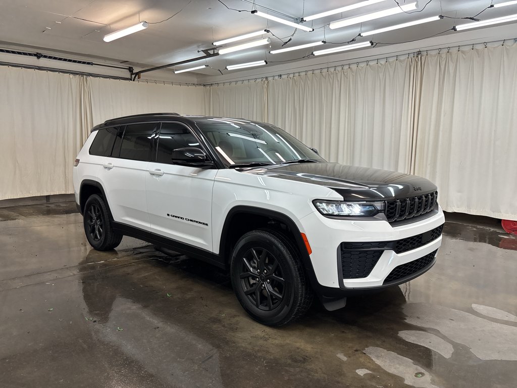 New 2027 Bright White Clear-Coat Paint Jeep Laredo image 4