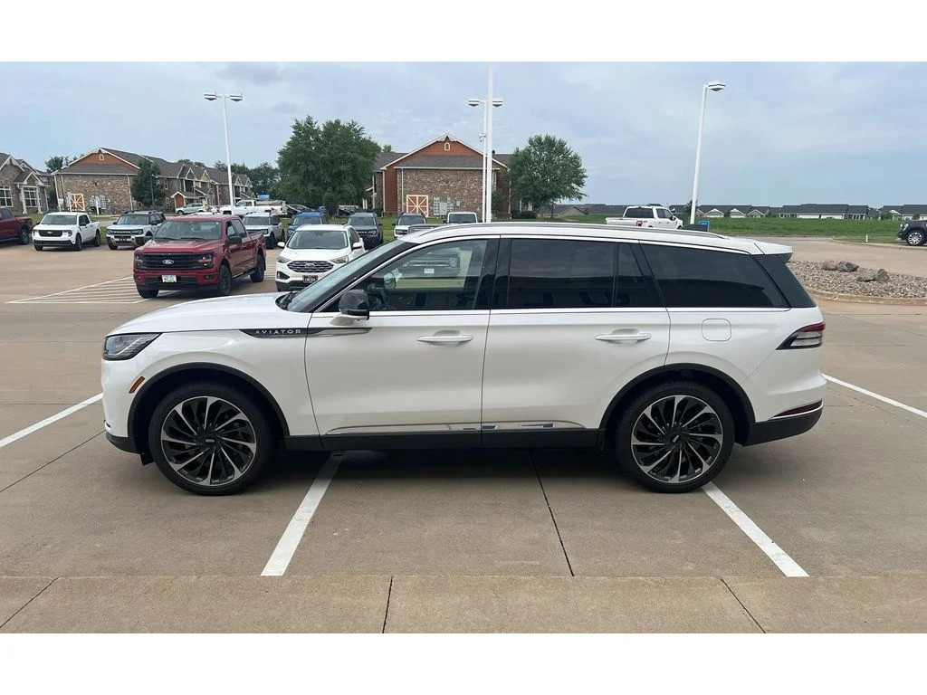 New 2026 Pristine White Metallic Tri-Coat Lincoln Reserve® image 5