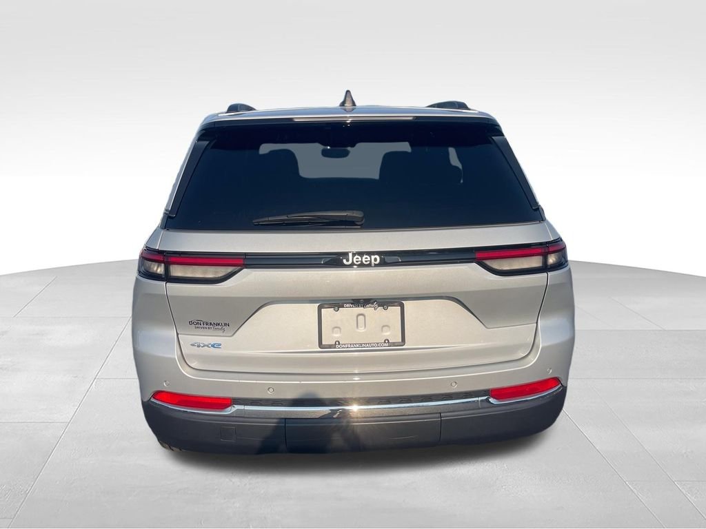 Used 2024 Silver Jeep 4xe image 4