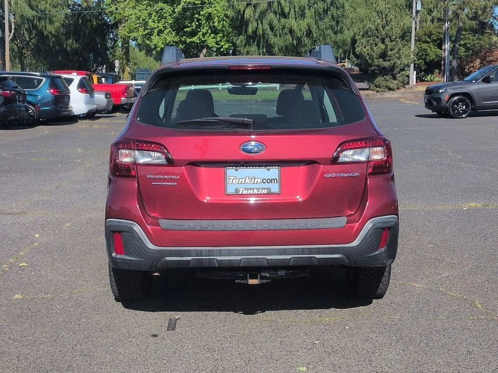 Used 2018 Crimson Red Pearl Subaru 2.5i image 4