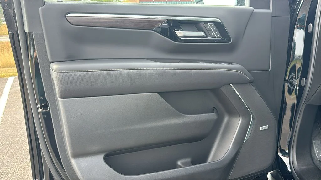 2026 Chevrolet Suburban Premier - Photo 21