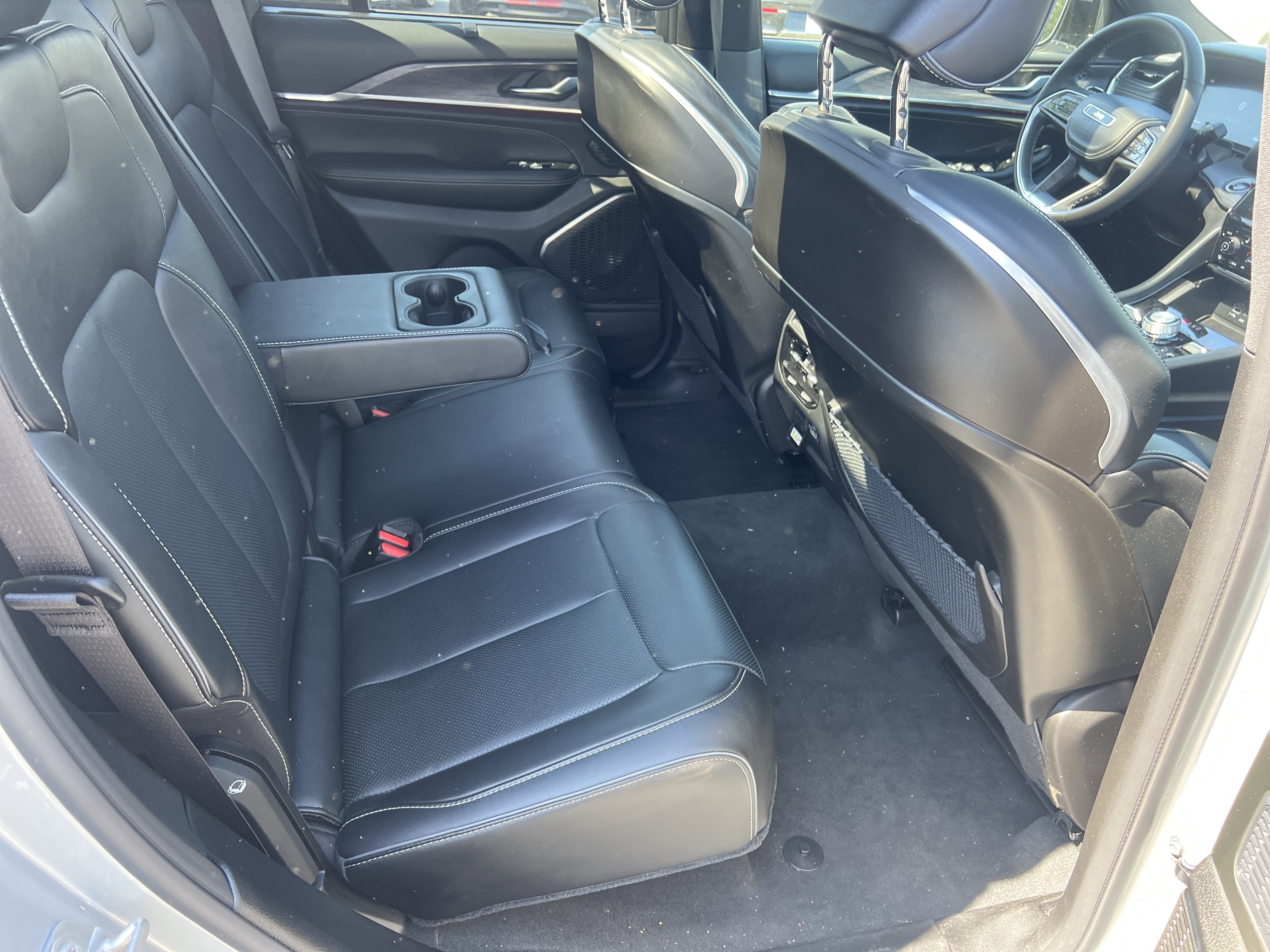 Used 2024 Silver Zynith Jeep Overland image 19