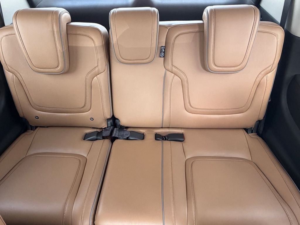 New 2027 RADIANT WHITE INFINITI Luxe 4WD image 20