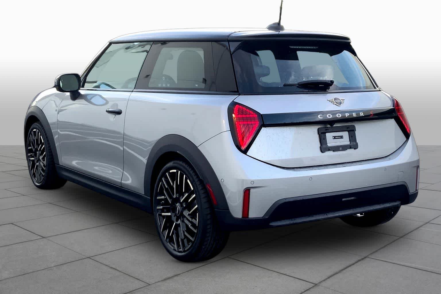Used 2025 Melting Silver III Metallic MINI Cooper S image 11