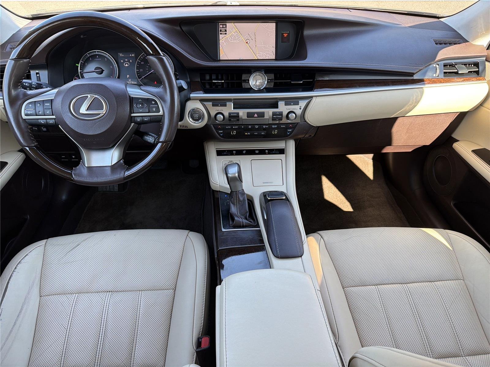 Used 2018  LEXUS  image 2