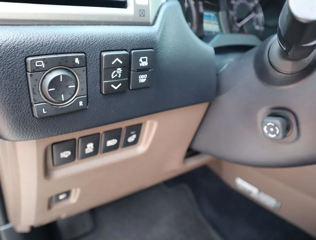 Used 2021  Lexus 460 Luxury image 36