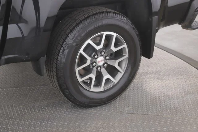 Used 2022 Black GMC AT4 w/Cloth image 14