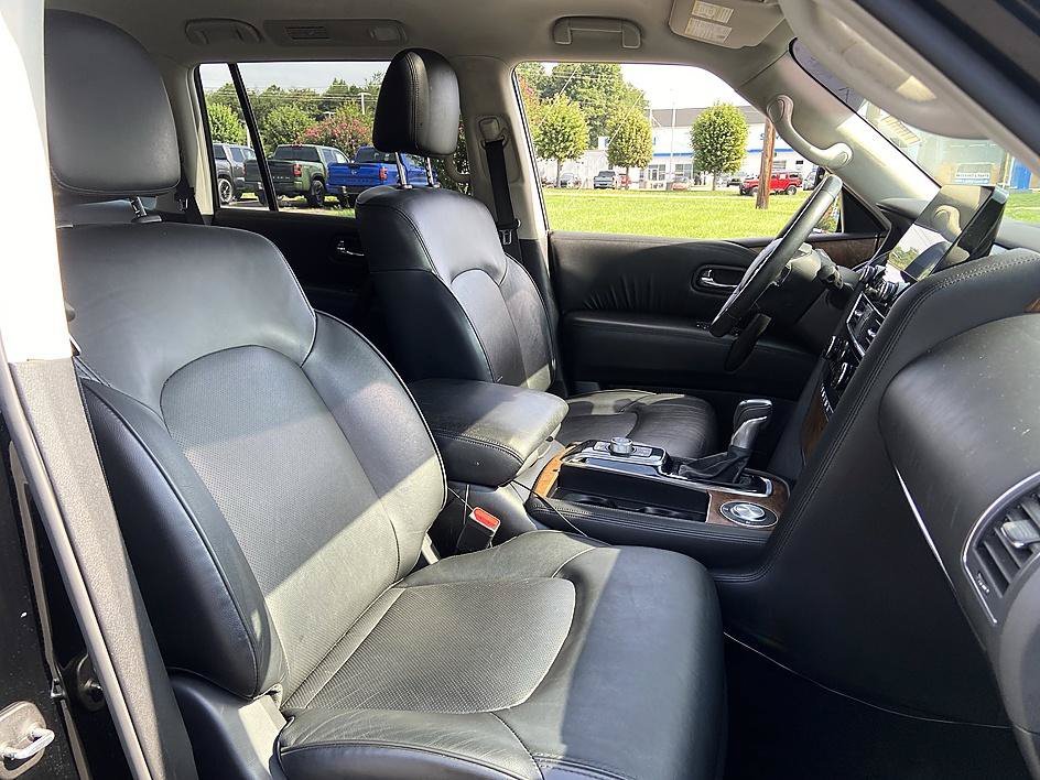 Used 2023 Super Black Nissan SL image 18