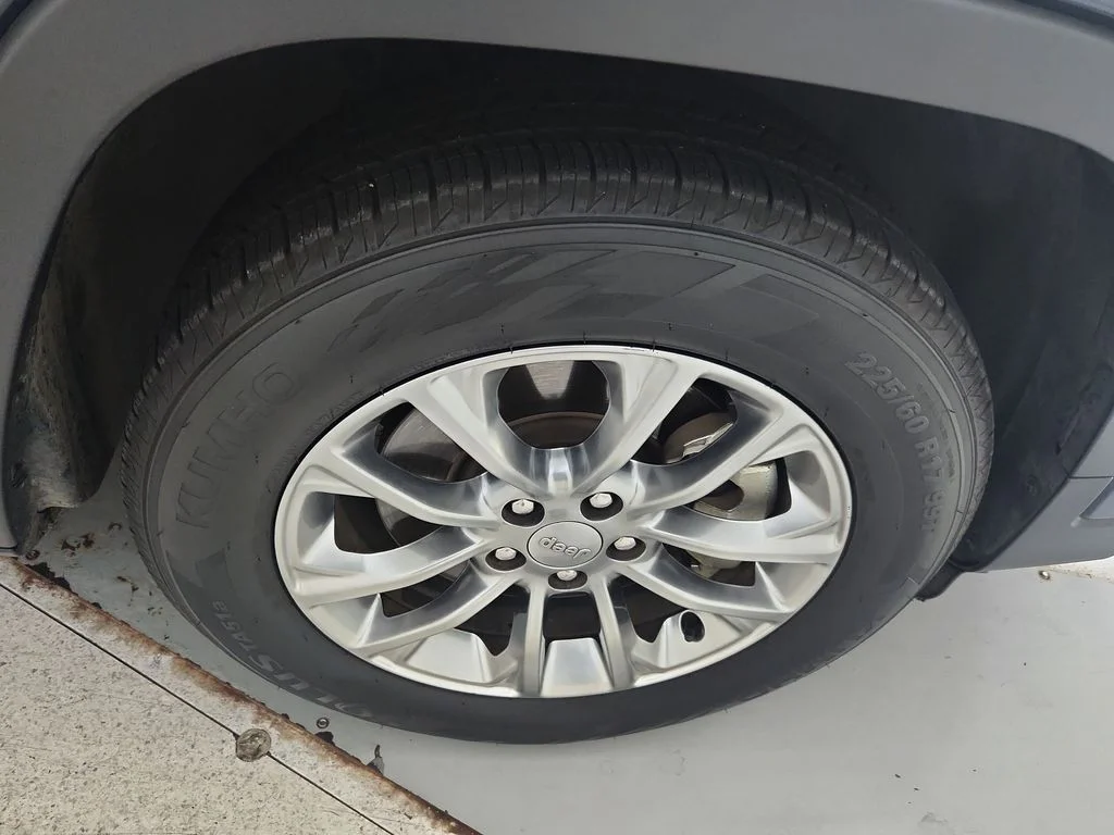 Certified Used 2021 Blue Jeep Latitude Lux image 35