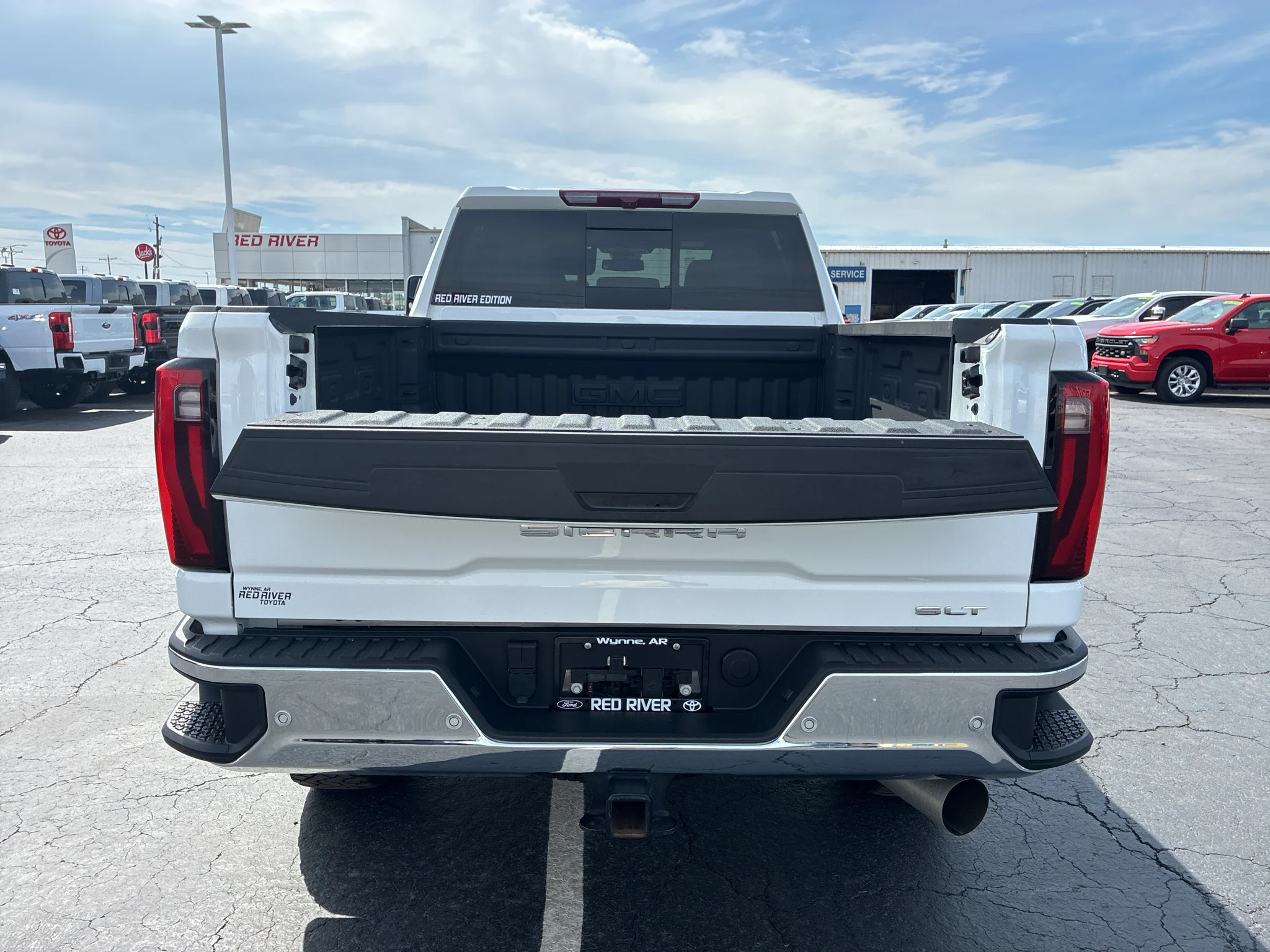 Used 2025 Summit White GMC SLT image 9