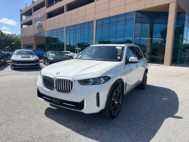 Used 2025 Alpine White BMW sDrive40i image 1